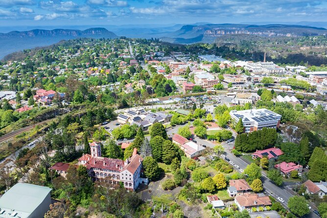 Blue Mountains Day Tour with Wildlife and Scenic World Entry - Leura village: the calm break that keeps the day from feeling like one long rush
