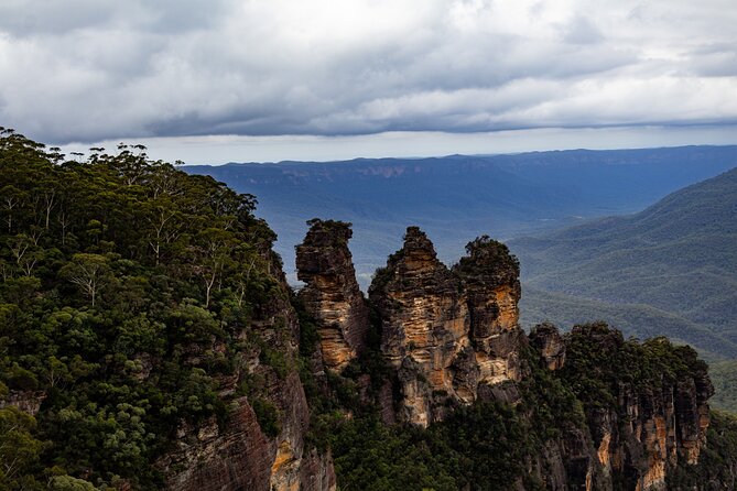 Blue Mountains Day Tour: Zoo, Scenic World & Three Sisters - Sydney Zoo: koalas, kangaroo feeding, and the Talking Hut talk