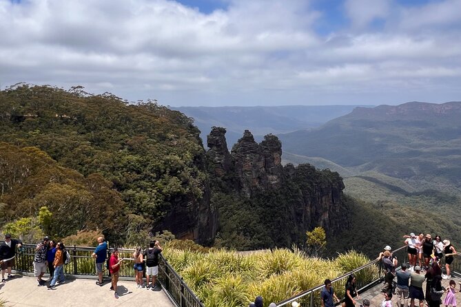 Blue Mountains Private Tour (Featherdale & Scenic World optional) - Leura: a village break that keeps the day from feeling like a sprint