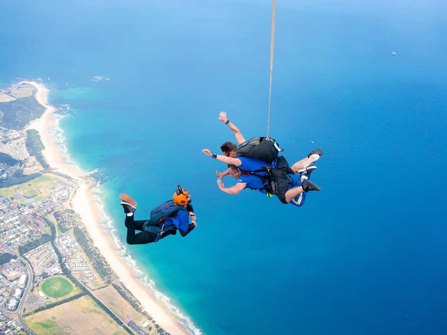 From Sydney: Tandem Skydive Experience over Beach - Turning Your Jump Day Into a Coastal Day Around Wollongong
