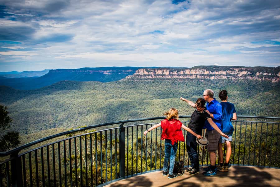 Katoomba: Blue Mountains Full-Day Hop-On Hop-Off Bus Tour - The onboard experience: comfortable rides and helpful commentary