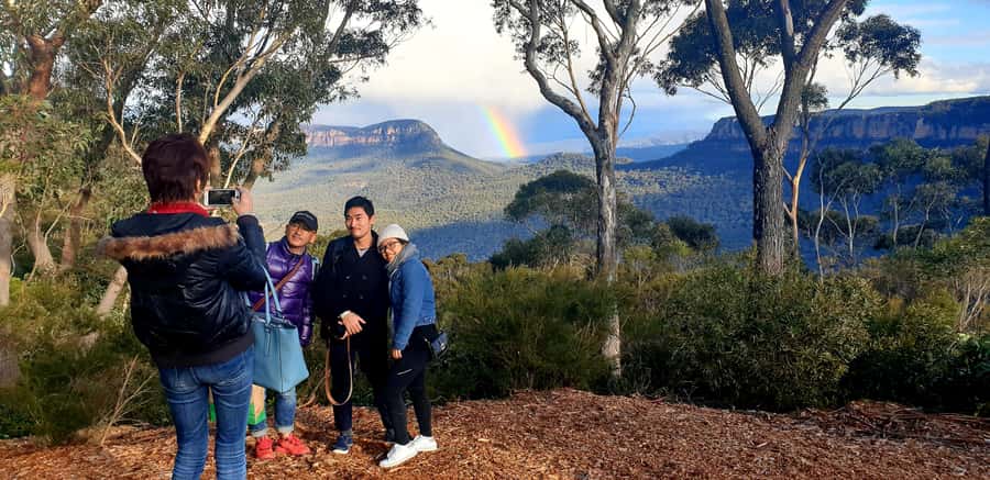 Katoomba: Blue Mountains Full-Day Hop-On Hop-Off Bus Tour - Gordon Falls, Olympian Rock Lookout, and Pool of Siloam