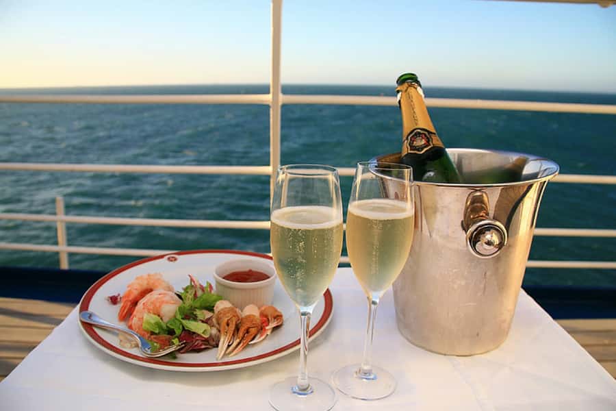 Lunch Cruise with Live Jazz on Sydney Harbour - Boarding at King Street Wharf: Getting on the Boat Without Stress