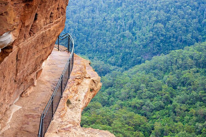 Luxury Small Group of 5 Blue Mountains Escape Tour - Leura’s small-town pause and Cahill’s Lookout scale