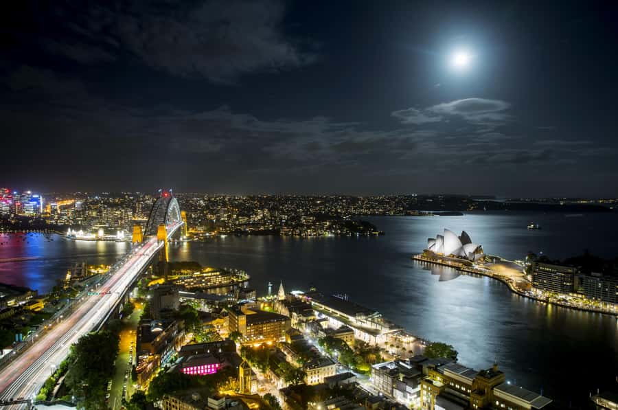 Sydney: Big Bus Panoramic Night Tour by Open-Top Bus - The guide: live English storytelling (and what to do if language is an issue)