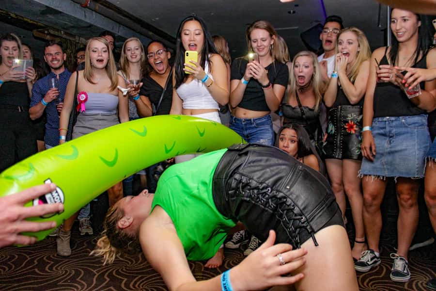Sydney: Big Night Out Pub Crawl with Local Party Hosts - Discounted Drinks with Your Wristband: How to Stretch the Night