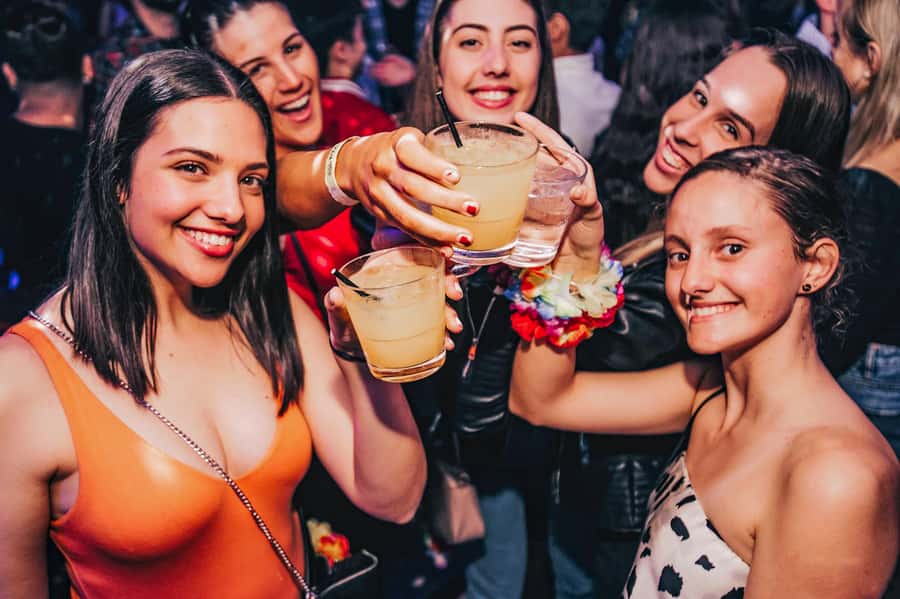 Sydney: Big Night Out Pub Crawl with Local Party Hosts - Finish at Side Bar: How the Night Wraps Up
