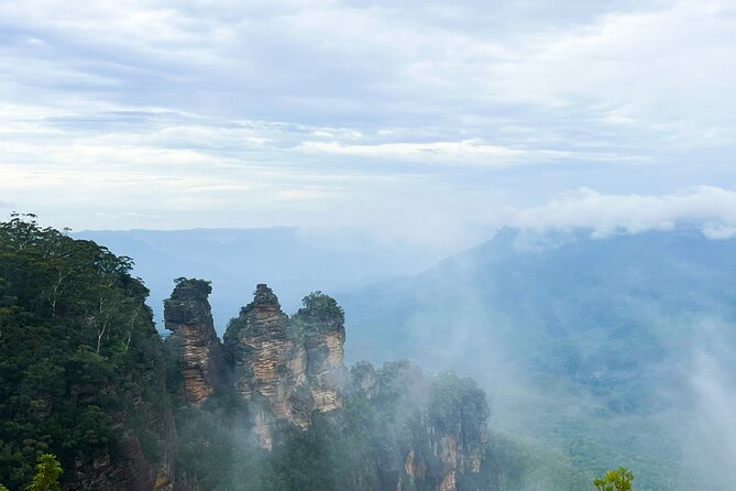 Sydney Blue Mountains Day Tour with Wildlife Park and Waterfalls - Three Sisters: photo stop plus Indigenous stories