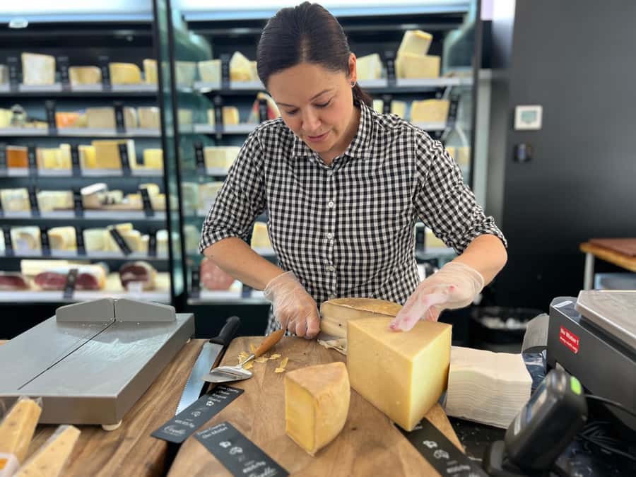 Sydney: Food Tour in Surry Hills with 8 Local Food Tastings - Stop-by-stop tastings: what to expect and what to watch for