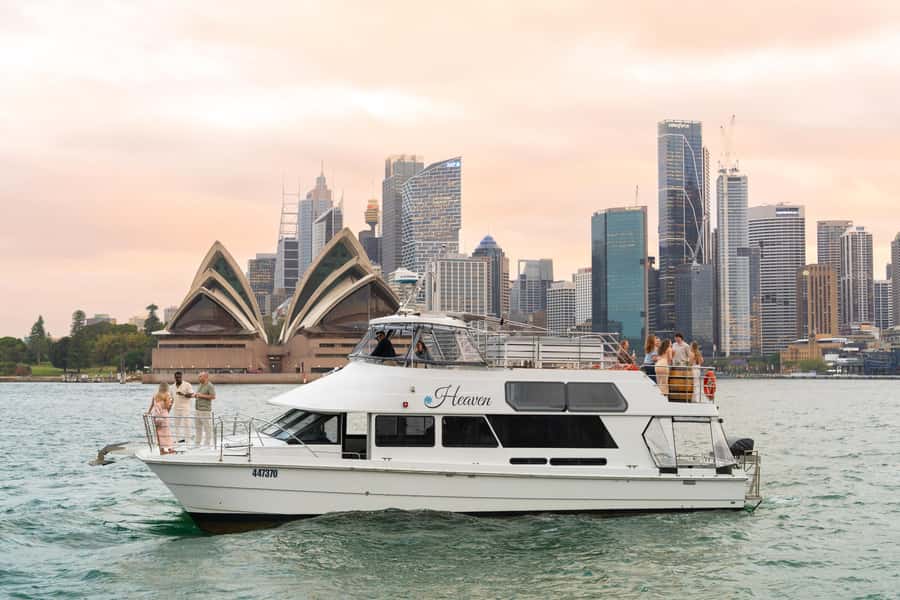 Sydney: Golden Glow Sunset Harbour Cruise with 1 Drink - Key highlights at a glance