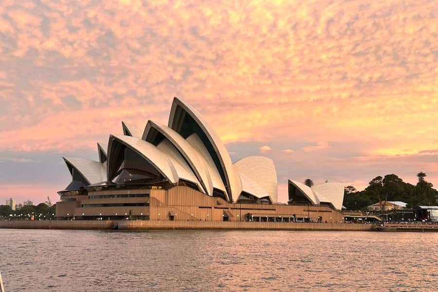 Sydney: Golden Glow Sunset Harbour Cruise with 1 Drink - Golden Hour on Heaven: What Makes This 90-Minute Cruise Special