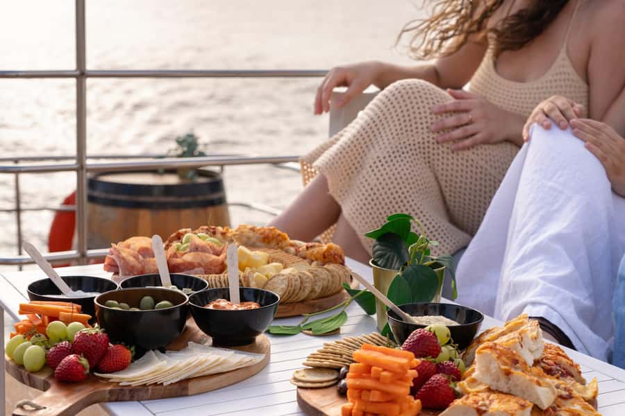 Sydney: Golden Glow Sunset Harbour Cruise with 1 Drink - The Landmark Route: Opera House, Bridge, Luna Park, and Barangaroo