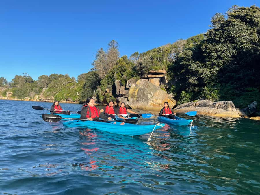 Sydney: Guided Kayak Tour of Manly Cove Beaches - The secluded-beach stop with snacks and local history