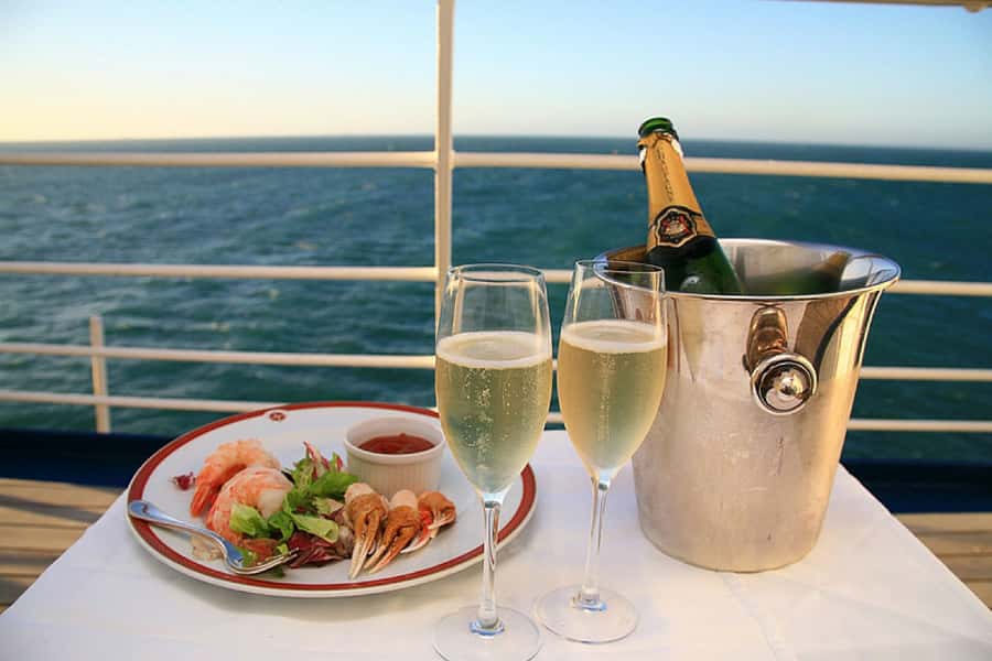 Sydney Harbour: 3-Hour Lunch Cruise with Live Music - The cruise rhythm: safety, a full lunch, then dessert