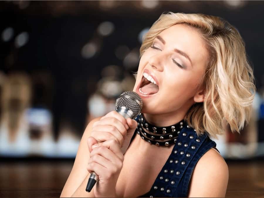 Sydney Harbour: 3-Hour Lunch Cruise with Live Music - Licensed bar and the bubbly toast factor