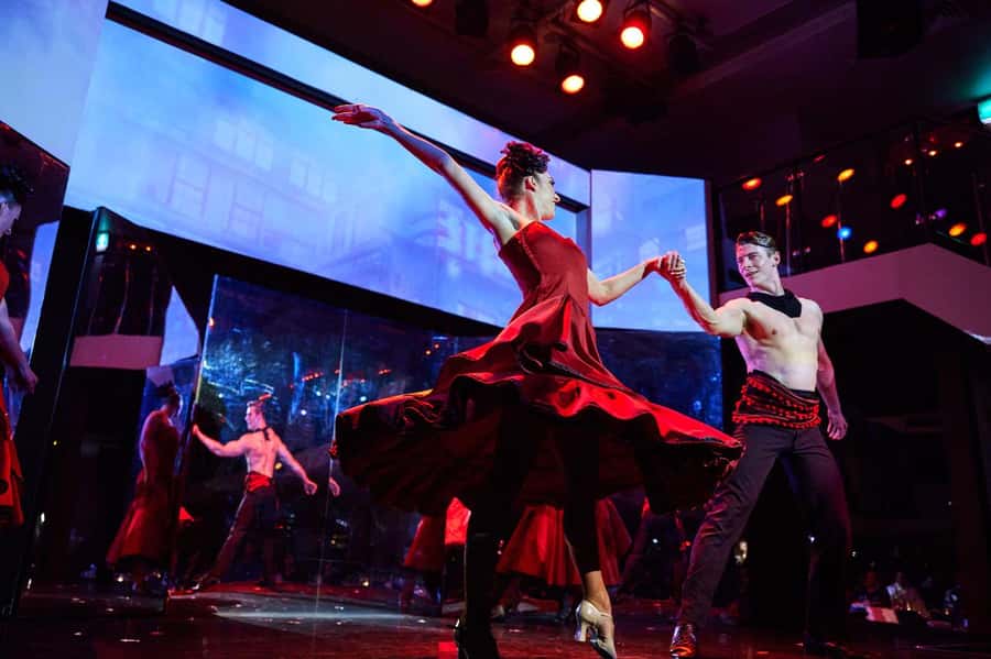 Sydney Harbour: Cabaret Cruise with 3-Course Dinner - Entering King Street Wharf 5 and getting on board