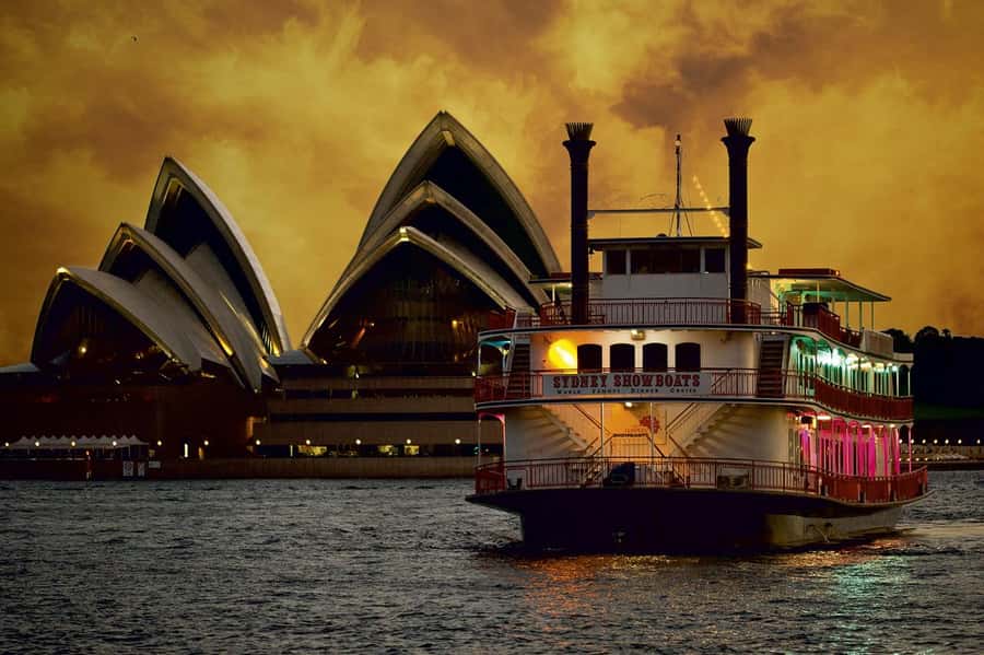 Sydney Harbour: Cabaret Cruise with 3-Course Dinner - Dinner on the move: how the 3-course meal plays with the show