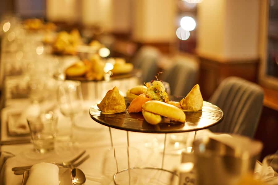 Sydney Harbour: Cabaret Cruise with 3-Course Dinner - Food and drinks: what’s actually on the menu
