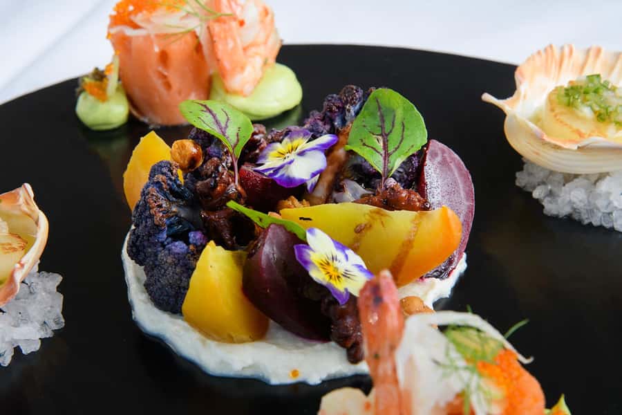 Sydney Harbour: Glass Boat Signature Dinner Cruise - Drinks, Service, and Getting the Most From a Seated Meal