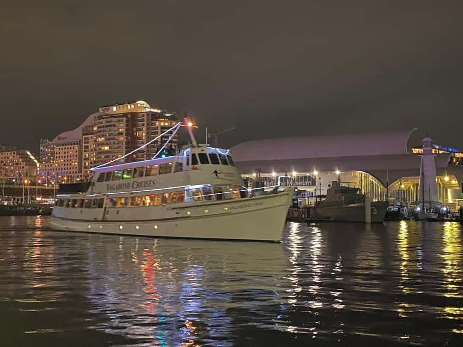 Sydney Harbour: Latin Fiesta Dinner Cruise - King Street Wharf to Sydney Harbour: The easy start
