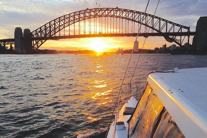 Sydney Harbour Sunset Dinner Cruise from Circular Quay - Live music on weekend cruises: a background soundtrack that fits