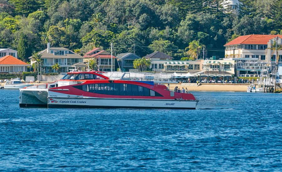 Sydney: Hop-on Hop-off Harbour Cruise with Commentary - How long it takes and how to use a 1- vs 2-day pass