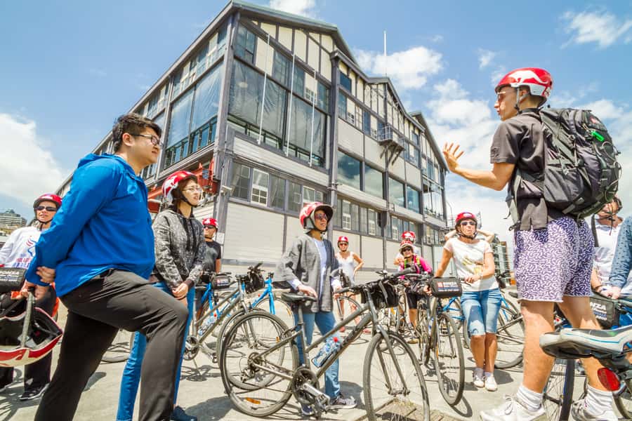 Sydney: Iconic Sights 4-Hour Bike Tour - Hyde Park, ANZAC War Memorial, and Chinatown on two wheels