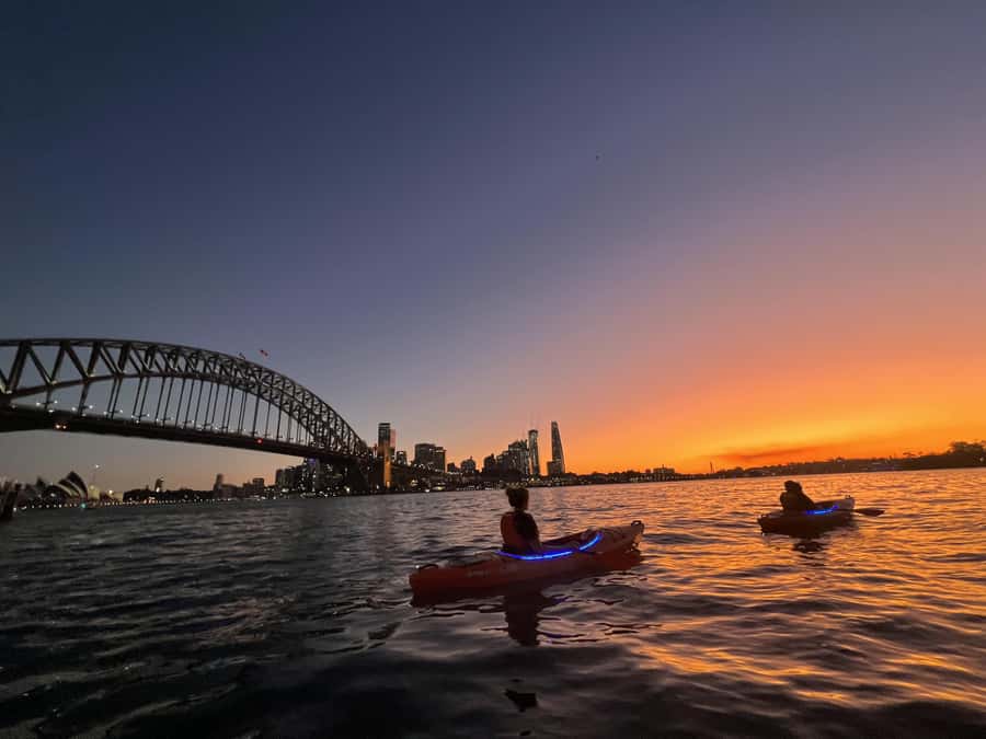 Sydney: Sunset Kayak Tour on Sydney Harbour - Small-group energy and guide photo help (max 14 paddlers)