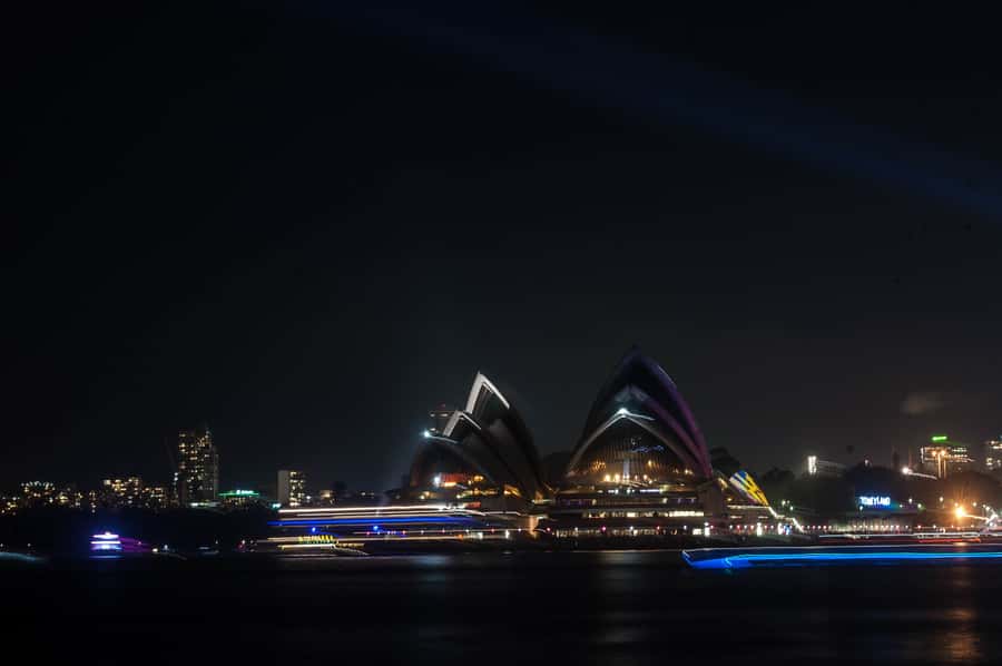 Sydney: Vivid Festival of Light Harbor Cruise with Dinner - Should you book the Vivid Harbour Cruise with Dinner?