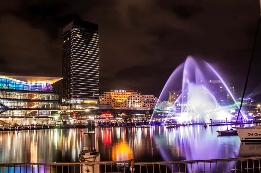 Sydney: Vivid Festival of Light Harbor Cruise with Dinner - Dinner buffet plus a welcome drink: does the food deliver?