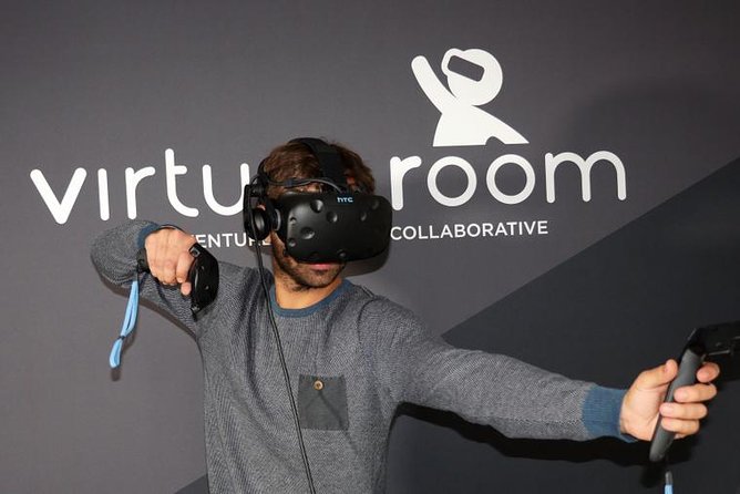 Virtual Room - 40-50min VR Escape Game Adventure for 2+ Players - Photo moment: in-game and real-life shots after the mission